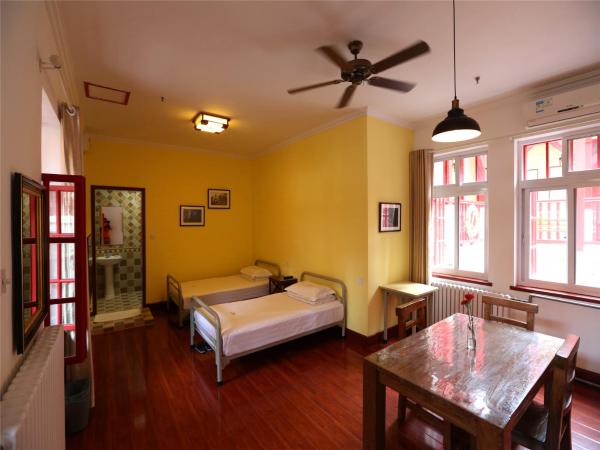 Wheat Youth Hostel Qingdao : photo 2 de la chambre chambre lits jumeaux deluxe avec balcon