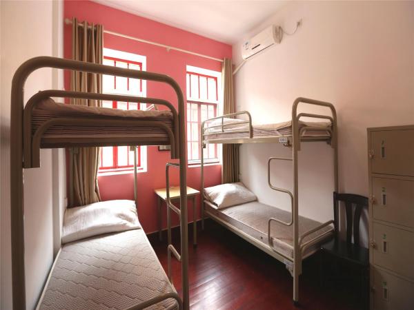 Wheat Youth Hostel Qingdao : photo 1 de la chambre lit dans un dortoir de 4 lits