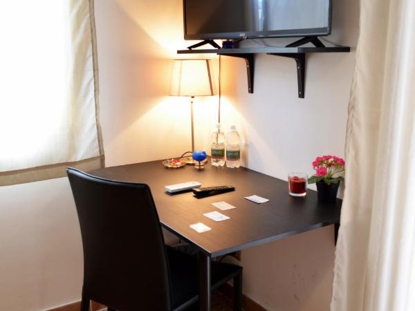 Bed & Breakfast Fontanarossa Airport -Private Parking- : photo 5 de la chambre chambre triple avec terrasse