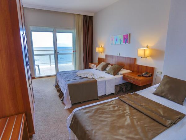 Melis Hotel Kusadasi : photo 4 de la chambre chambre triple supérieure - vue sur mer