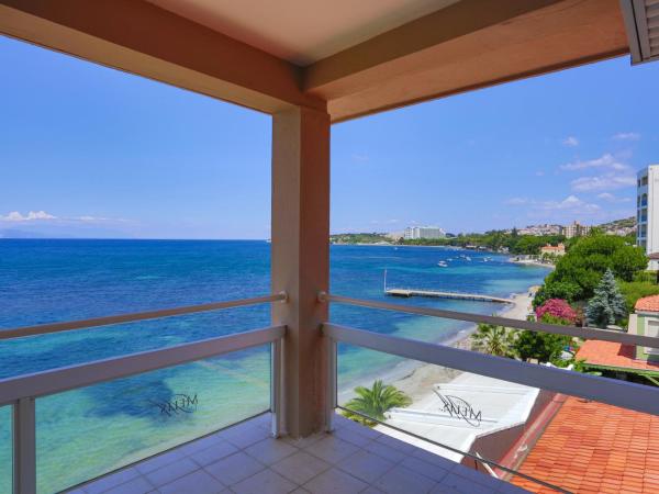 Melis Hotel Kusadasi : photo 3 de la chambre chambre triple supérieure - vue sur mer