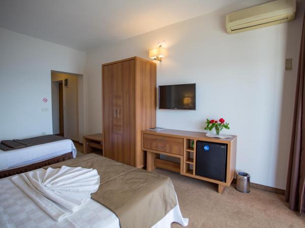 Melis Hotel Kusadasi : photo 2 de la chambre chambre triple supérieure - vue sur mer