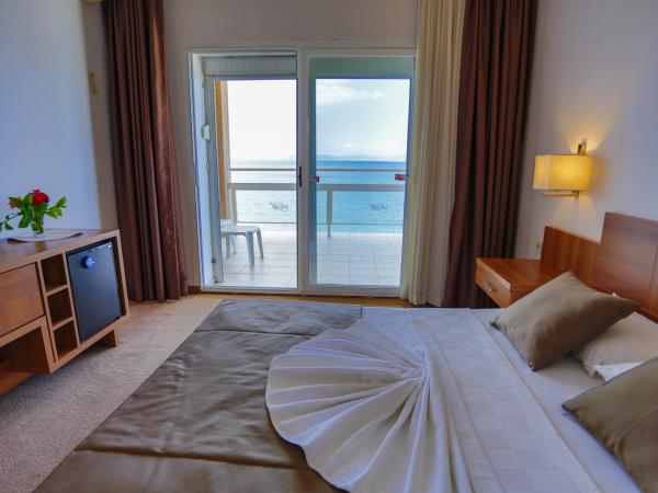 Melis Hotel Kusadasi : photo 1 de la chambre chambre triple supérieure - vue sur mer