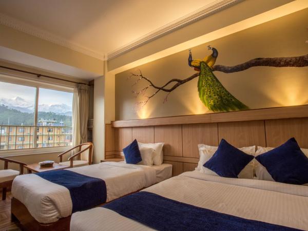 Hotel White Pearl : photo 5 de la chambre chambre triple – vue sur montagne