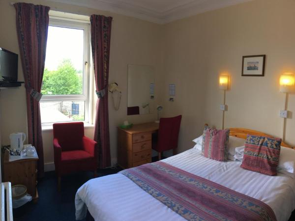 Arkaig Guest House : photo 1 de la chambre chambre double avec salle de bains privative