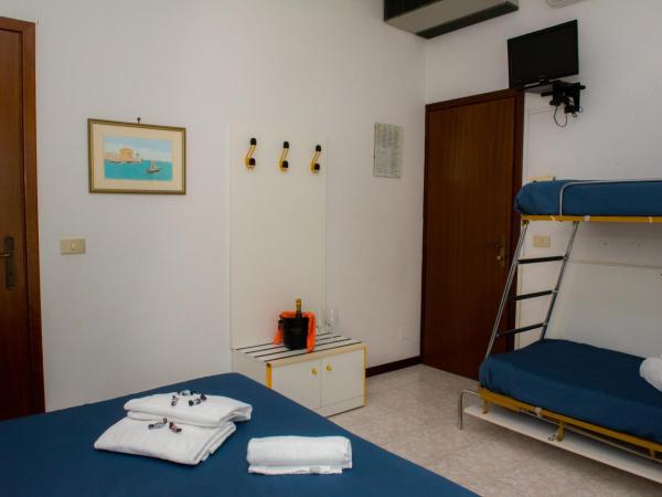 Hotel Malibran : photo 3 de la chambre chambre quadruple