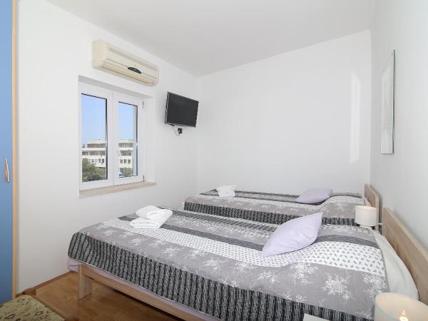 Rooms Franica : photo 4 de la chambre chambre lits jumeaux