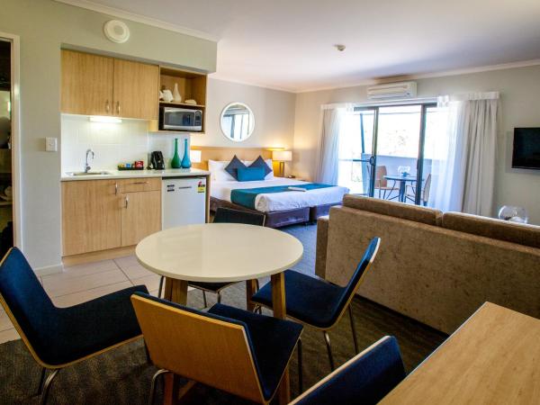 Manly Marina Cove Motel : photo 4 de la chambre chambre familiale avec balcon - premier Étage 