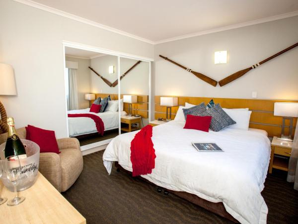 Manly Marina Cove Motel : photo 4 de la chambre suite commodore avec balcon