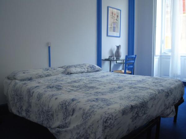 Olympia Hotel : photo 2 de la chambre chambre double ou lits jumeaux avec salle de bains