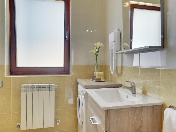 Villa NiNa B&B Rovinj : photo 5 de la chambre appartement 2 chambres confort avec balcon