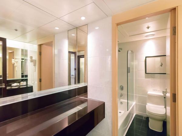 Regal Airport Hotel : photo 6 de la chambre chambre lit king-size ou lits jumeaux deluxe