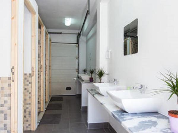 Pineapple Surf House : photo 10 de la chambre lit dans dortoir mixte de 10 lits