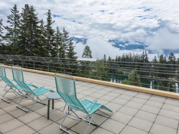 Crans-Montana Youth Hostel : photo 5 de la chambre chambre familiale avec salle de bains privative