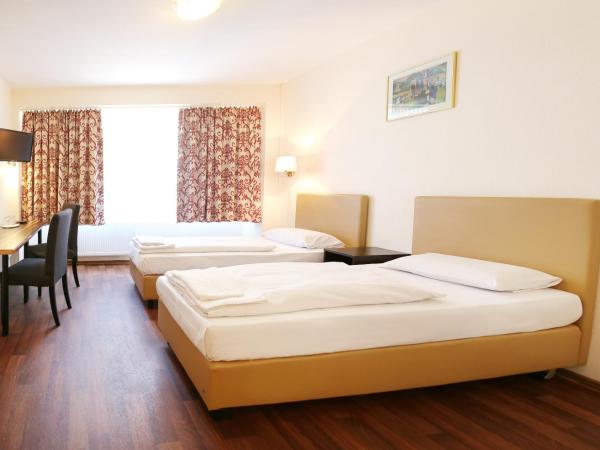 Pension Alpha - Frankfurt City Central Station : photo 3 de la chambre chambre quadruple