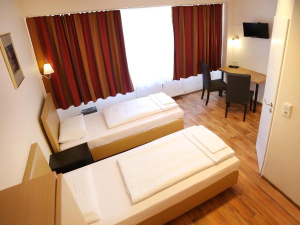 Pension Alpha - Frankfurt City Central Station : photo 3 de la chambre chambre lits jumeaux