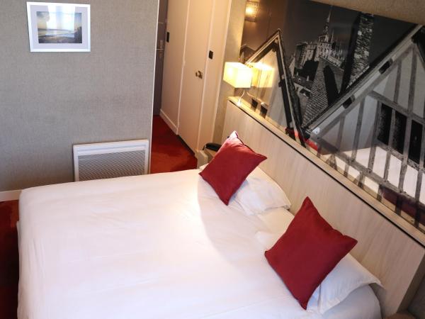 Les Terrasses Poulard : photo 4 de la chambre chambre double ou lits jumeaux - vue sur la baie du mont-saint-michel - bâtiment principal