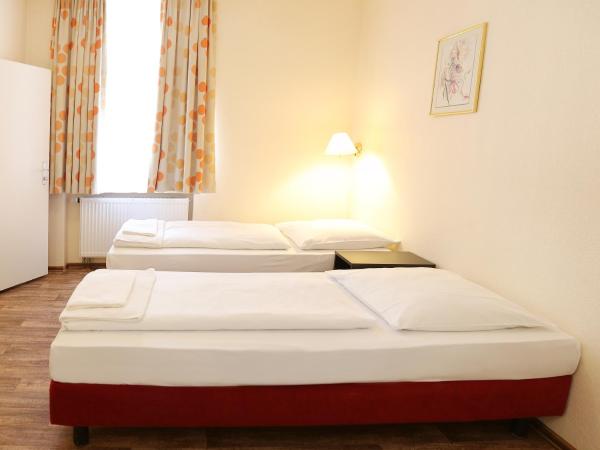 Pension Alpha - Frankfurt City Central Station : photo 4 de la chambre chambre lits jumeaux