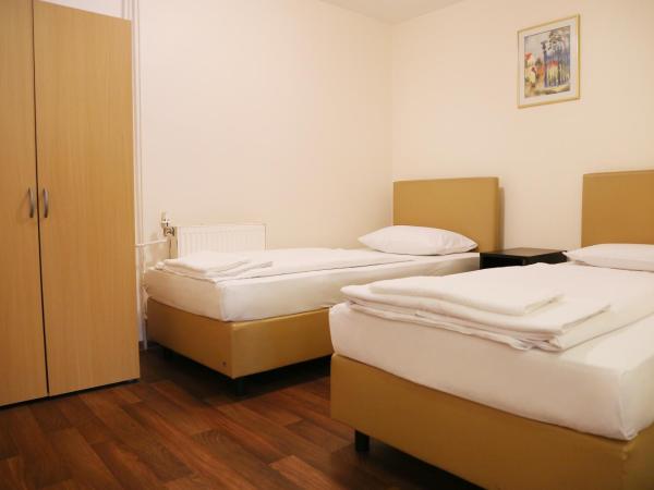 Pension Alpha - Frankfurt City Central Station : photo 4 de la chambre chambre quadruple