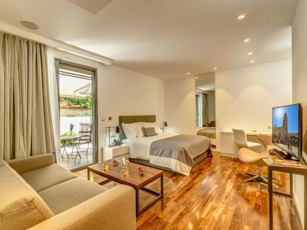 Rooms Oasis Life : photo 2 de la chambre suite junior deluxe avec terrasse