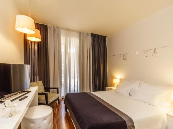 Rooms Oasis Life : photo 7 de la chambre chambre double avec terrasse - vue sur piscine