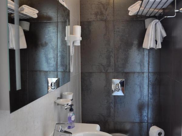 Villa Lučica Trogir : photo 9 de la chambre chambre double ou lits jumeaux avec terrasse