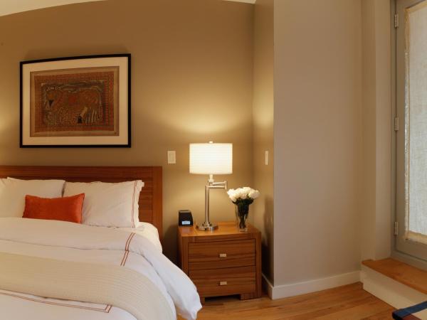 Sanctuary NYC Retreats : photo 3 de la chambre studio avec lit queen-size et patio