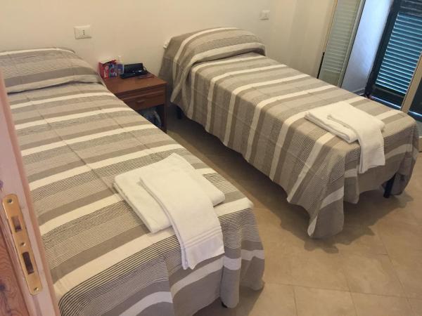 Harbour View B&B : photo 4 de la chambre chambre double ou lits jumeaux standard avec balcon