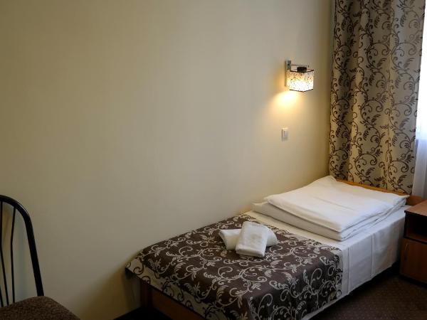 Ośrodek SCSK Optima : photo 4 de la chambre chambre lits jumeaux