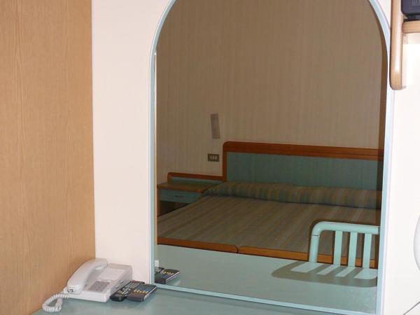 Hotel De La Plage : photo 1 de la chambre chambre triple avec balcon