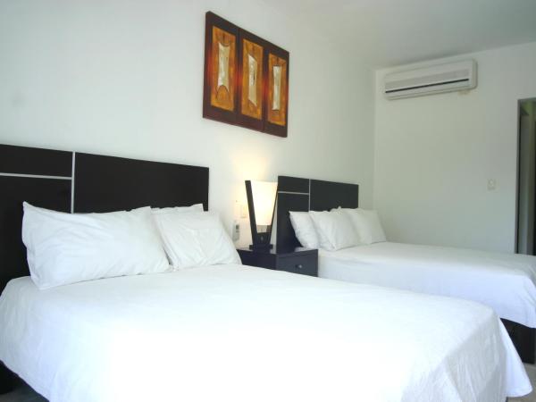 Hotel Holly : photo 7 de la chambre superior with two double beds and fridge