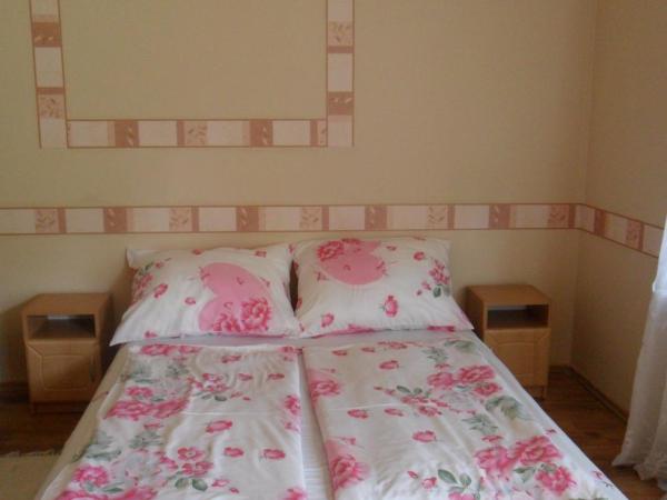 Emese Apartman : photo 5 de la chambre studio avec baignoire