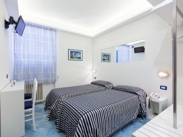 Hotel Il Faro : photo 2 de la chambre chambre double ou lits jumeaux - vue sur mer