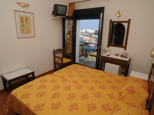 Hotel Coronis : photo 1 de la chambre chambre lits jumeaux avec vue sur le port