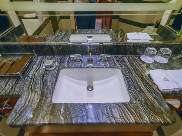 Xijiao State Guest Hotel : photo 1 de la chambre chambre affaires lit queen-size - vue sur jardin