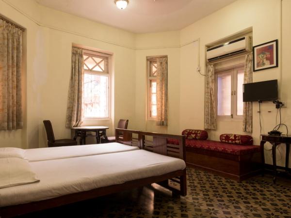 Bed and Breakfast at Colaba : photo 6 de la chambre petite chambre double