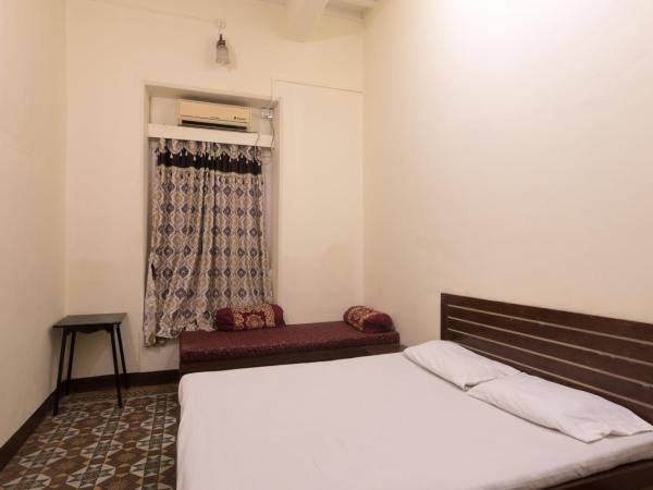 Bed and Breakfast at Colaba : photo 5 de la chambre petite chambre double