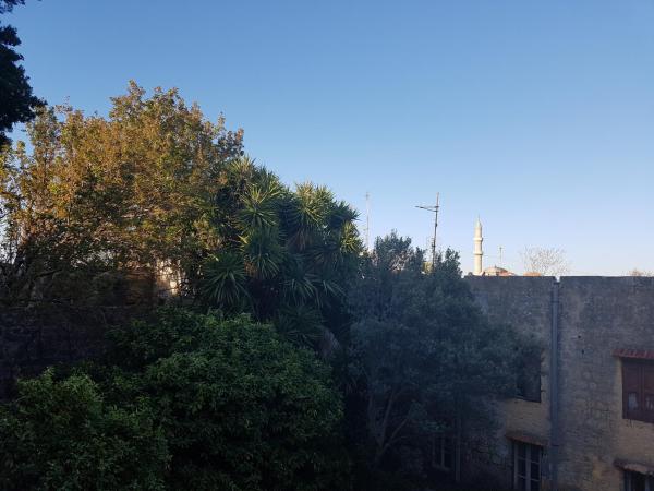 Georgia Old Town Apartments : photo 10 de la chambre chambre double avec terrasse