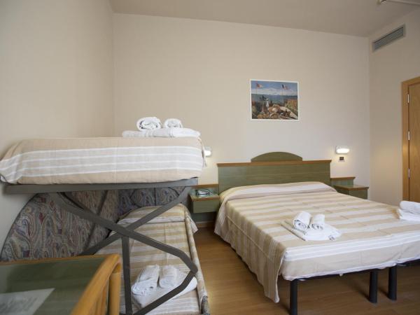 Hotel Impero : photo 2 de la chambre chambre quadruple