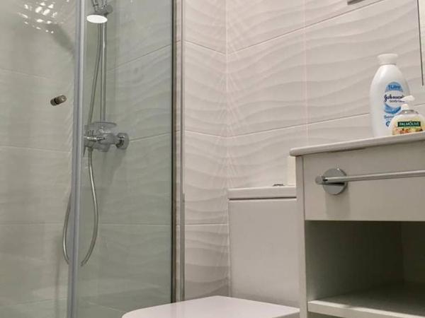 Enjoy Viana - Guest House : photo 6 de la chambre chambre triple premium avec salle de bains privative