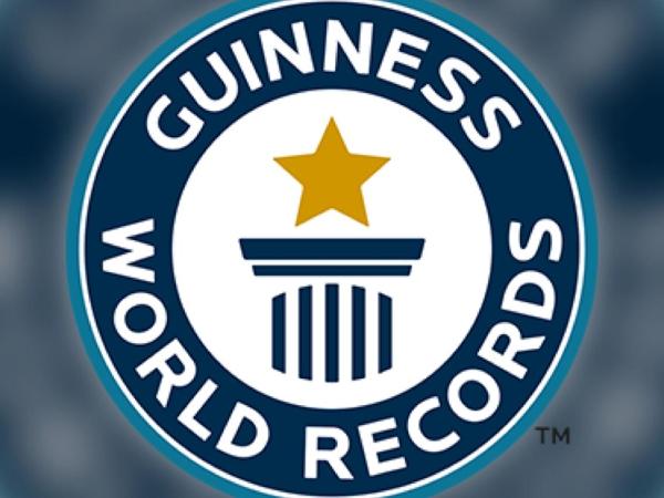 Sleep on the Steepest Street in the World! : photo 1 de la chambre chambre double - vue sur montagne