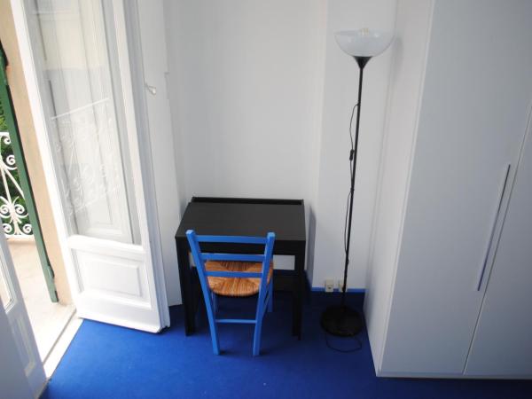 Olympia Hotel : photo 2 de la chambre chambre double ou lits jumeaux Économique avec salle de bains privative séparée