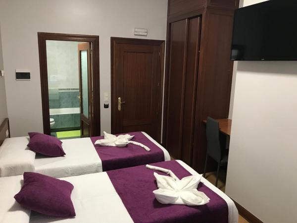 Pensión La Salve : photo 1 de la chambre chambre lits jumeaux