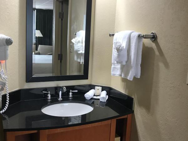 Millennium Maxwell House Nashville : photo 2 de la chambre chambre lit king-size club