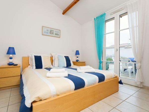 Madame Vacances Le Domaine de Vertmarines : photo 3 de la chambre villa 2 chambres avec piscine privée