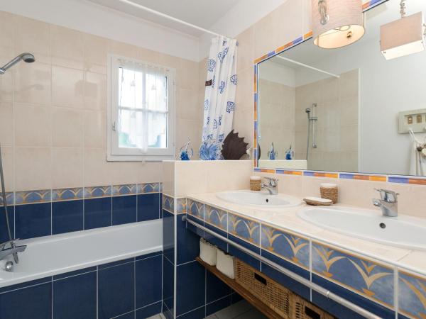 Madame Vacances Le Domaine de Vertmarines : photo 5 de la chambre villa 3 chambres avec piscine privée