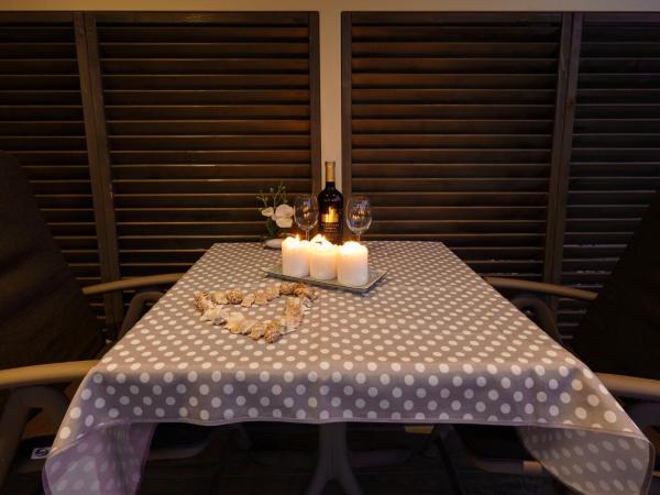 Mobile Homes - FKK Nudist Camping Solaris : photo 8 de la chambre mobile home 1 chambre avec terrasse