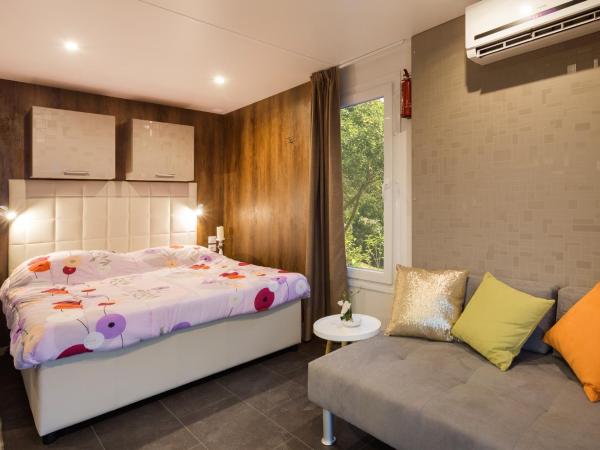 Mobile Homes - FKK Nudist Camping Solaris : photo 10 de la chambre mobile home 1 chambre avec terrasse