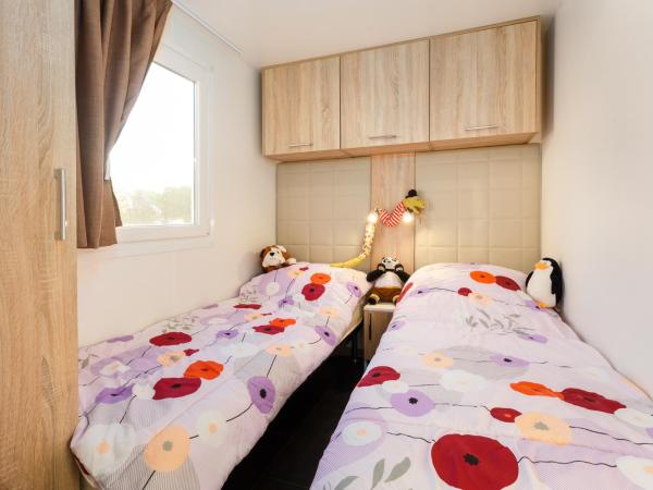 Mobile Homes - FKK Nudist Camping Solaris : photo 4 de la chambre mobile home premium 2 chambres avec terrasse