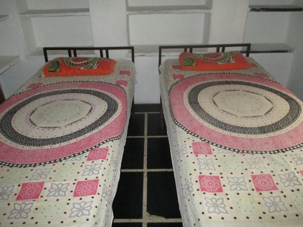 Udai Haveli Guest House : photo 7 de la chambre lit simple dans dortoir pour femmes